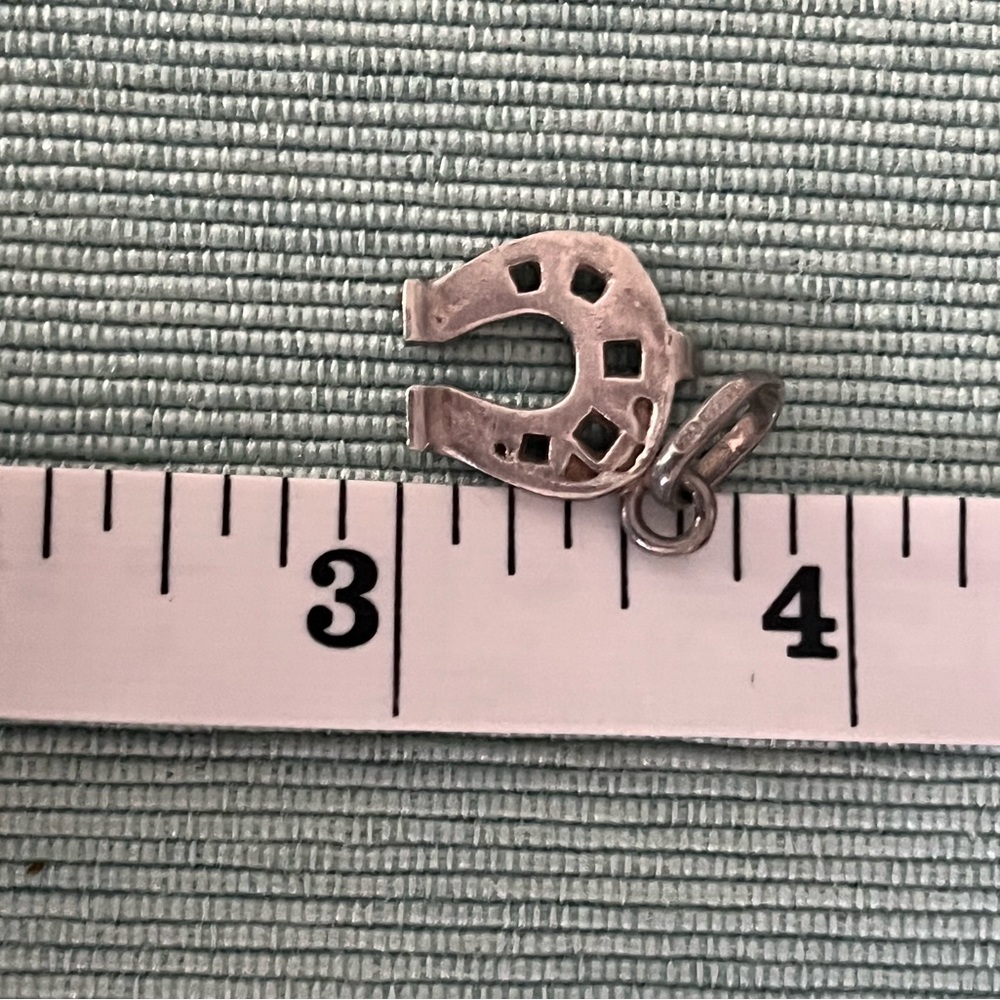 Vintage silver lucky horseshoe charm - Picture 2 of 2